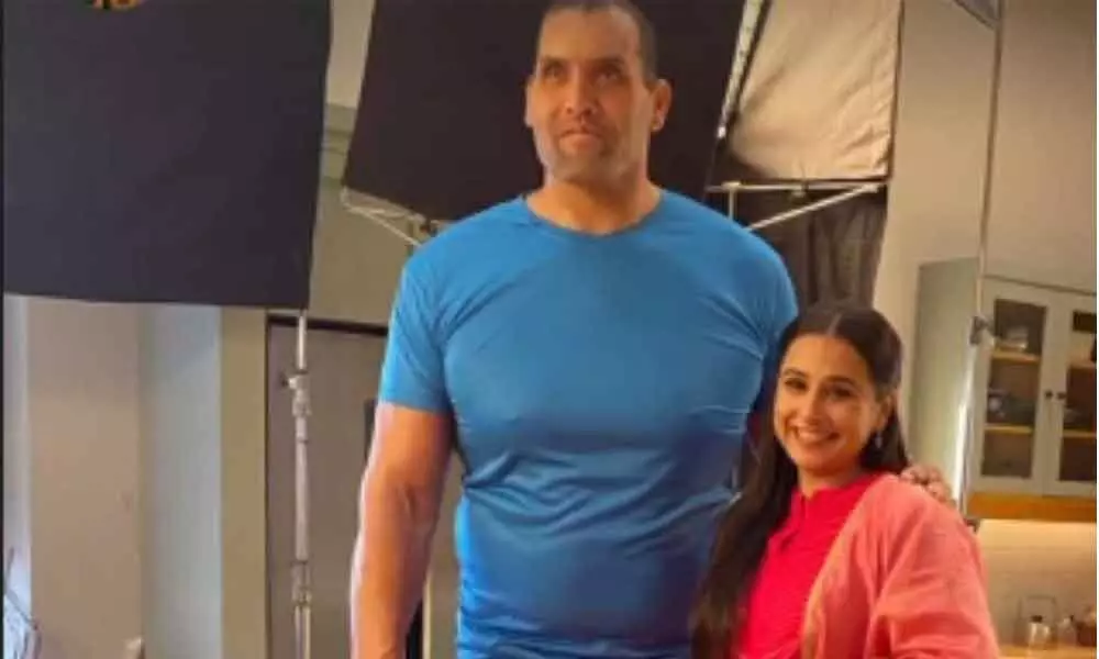 B-town Big girl Vidya Balan poses with The Great Khali