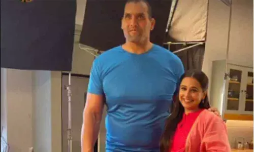 B-town Big girl Vidya Balan poses with The Great Khali