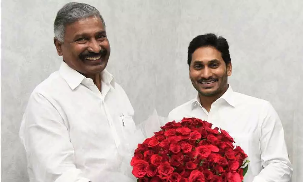 Panchayat Raj Minister P Ramachandra Reddy makes a courtesy call to Chief Minister Y S Jagan Mohan Reddy to celebrate the victory of YSRCP-supported candidates in large numbers in Chittoor district on Monday