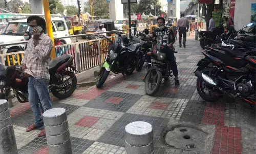 Bikers parking their vehicles on these sidewalks has become a common scene mostly at Lakdikapul, Khairatabad, Nampally, KPHB, SR Nagar, Erragadda andMoosapetMetro stations