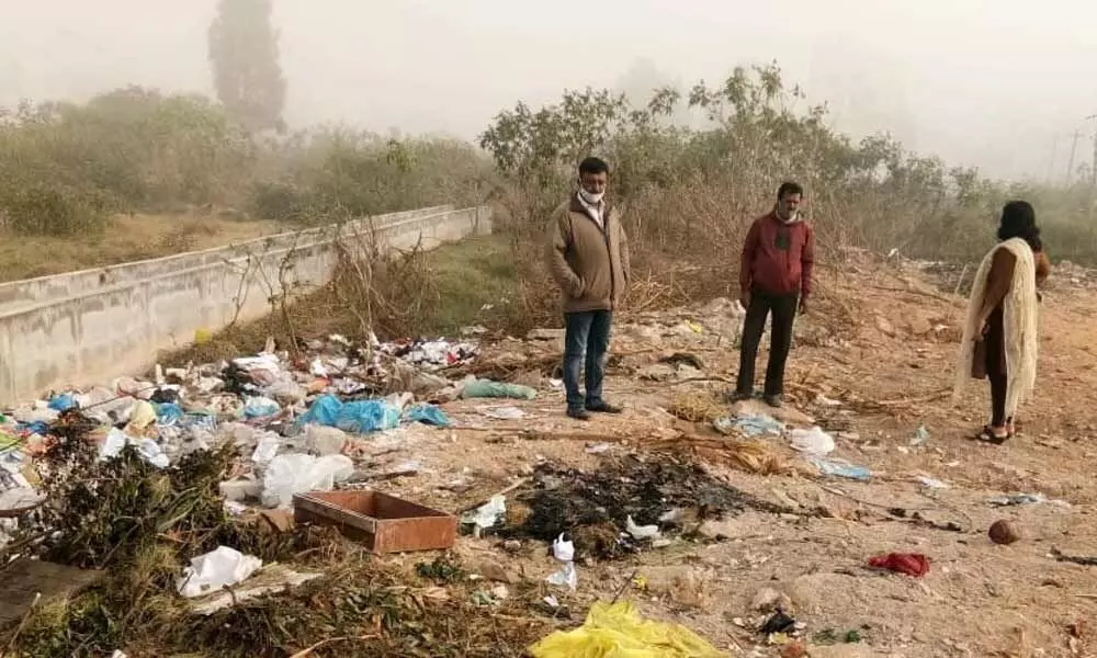 Garbage burning near Bhoganhalli lake fills homes with smoke, soot