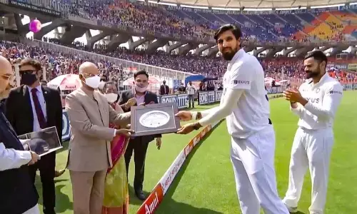 President Ram Nath Kovind and Union Home Minister Amit Shah felicitate Indian cricketer Ishant Sharma during the inauguration of Sardar Patel Sports Enclave at Motera Stadium