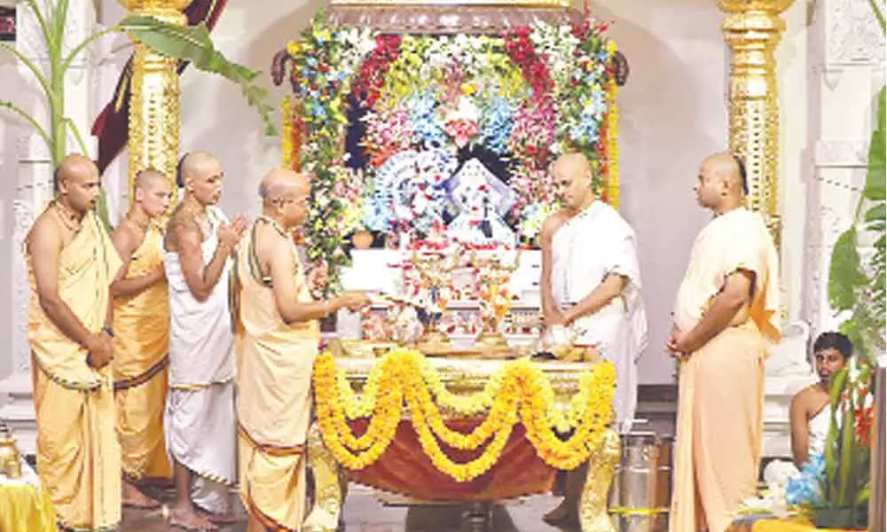 Sri Nityananda Trayodashi fete at Hare Krishna temple