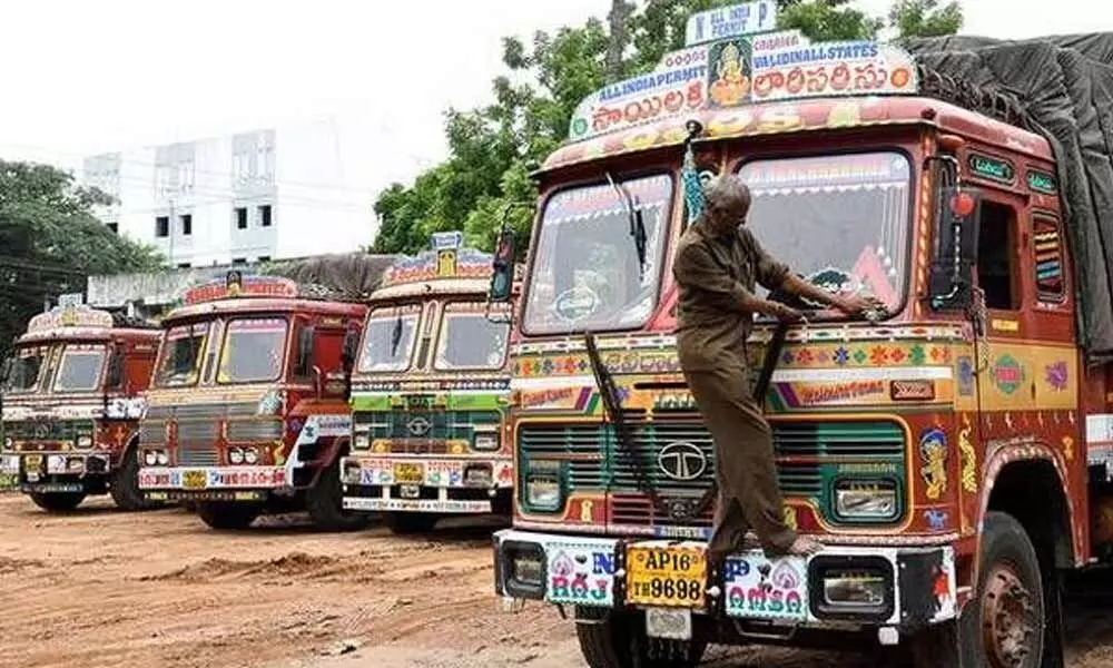 3 lakh lorries to go off  roads in Andhra Pradesh today