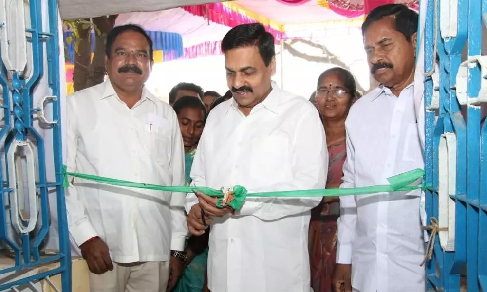 Sarvepalli legislator Kakani Govardhan Reddy inaugurating the PPC in Sarvepalli on Thursday