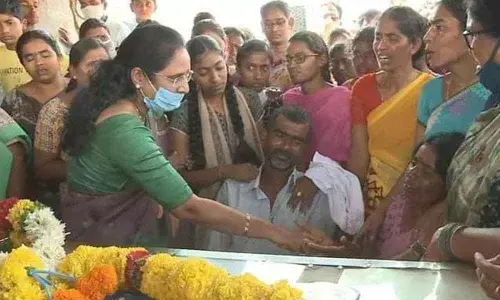 AP Mahila Commission Chairperson Vasireddy Padma consoling Anusha’s parents at Gollapadu village on Thursday