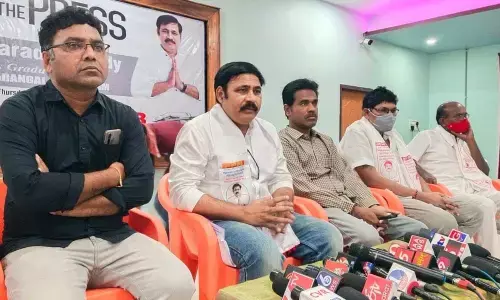 Left parties-backed candidate B Jayasaradhi Reddy speaking at ‘Meet the Press’ in Hanamkonda on Thursday