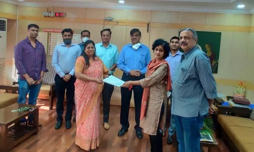 INTACH members and South Western Railway officials exchange MoU in Bengaluru on Friday