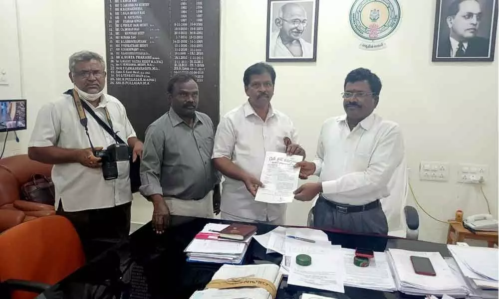 Press Club president Kothuru Sathyanarayana submitting a representation to DRO Pullaiah to allocate government quarters for Press Club in Kurnool on Saturday. Bhaskar and Madhusudhan Reddy are also seen