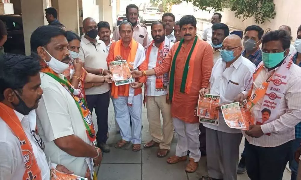 BJP leader Valluru Jaya Prakash Narayana conducting campaign in 32nd division in Guntur on Sunday. BJP candidate for the division Dechiraju Satyam Babu also seen