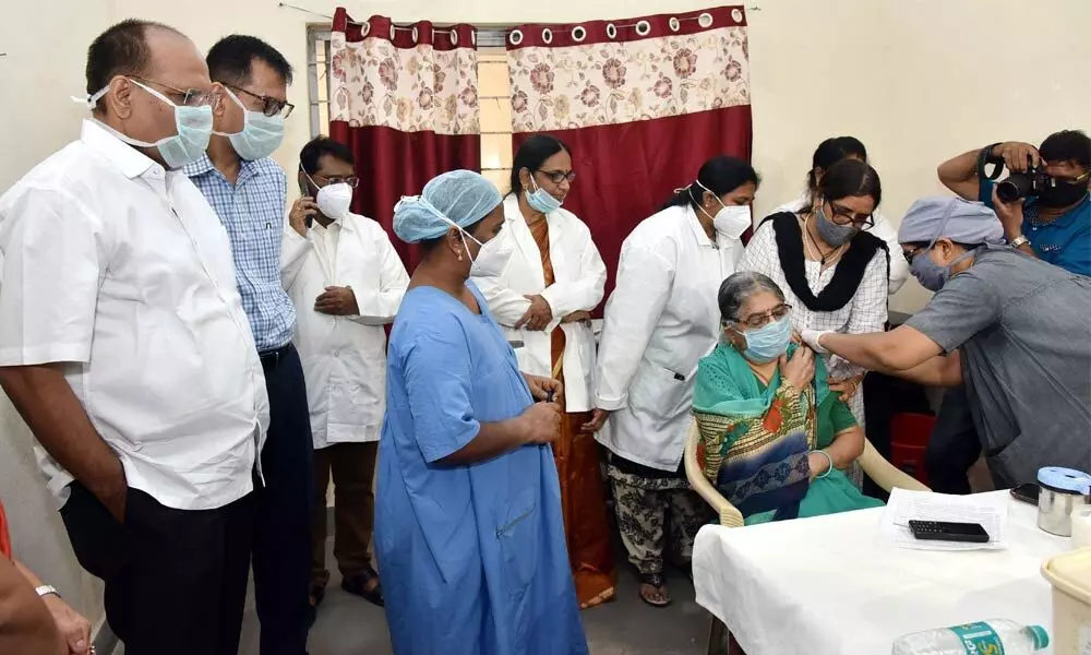 Chief Secretary Somesh Kumar observing the vaccination programme at King Koti government hospital on Monday