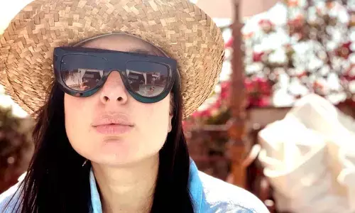 Kareena Kapoor Khan Drops Her First Selfie Post Delivery And Looks Radiant