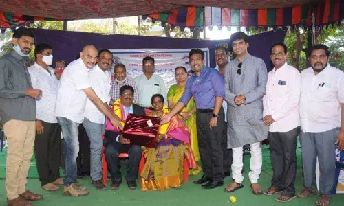 Lions Club second governor M Mangatayaru felicitating Saraswathi Vidya Nikethan correspondent Penakati Gangadhar Rao in Korukonda on Monday