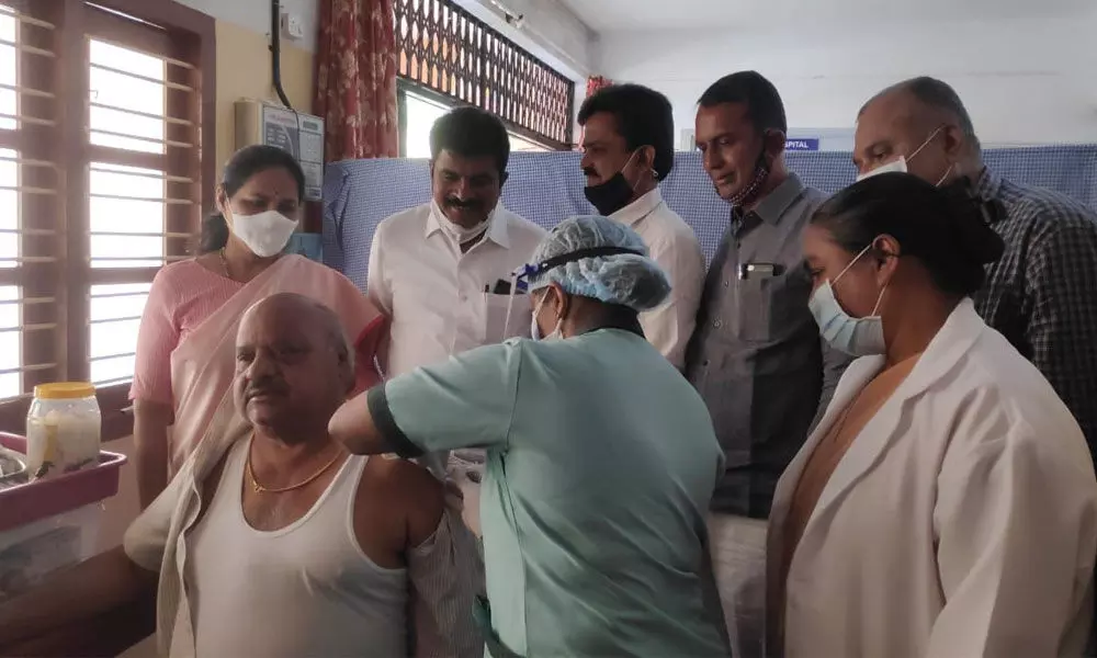 BJP MP Shobha Karandlaje visits a COVID-19 vaccination centre in Chikmagalur on Tuesday