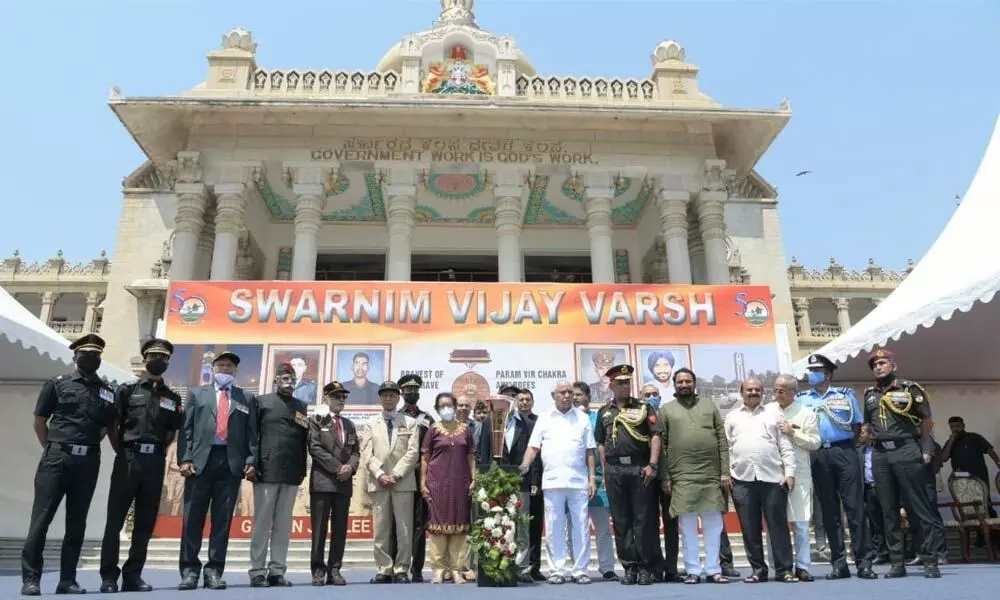 CM Yediyurappa honours 1971 war heroes