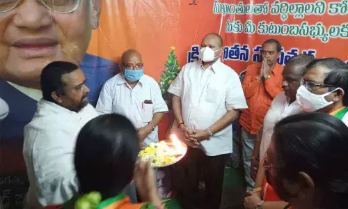 BJP State former president Kanna Lakshminarayana addressing a meeting in Guntur on Wednesday