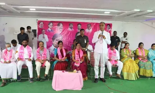 Harish Rao, Sabitha Indra Reddy seek votes for Vani Devi