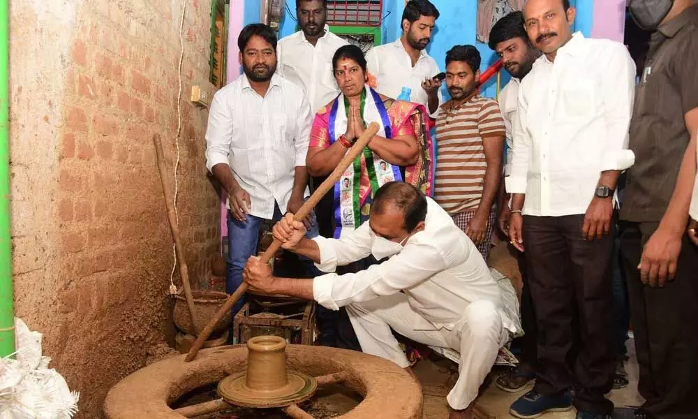 MLA Bhumana Karunakar Reddy trying his hand on a potter wheel at Kummarathopu in Tirupati on Thursday