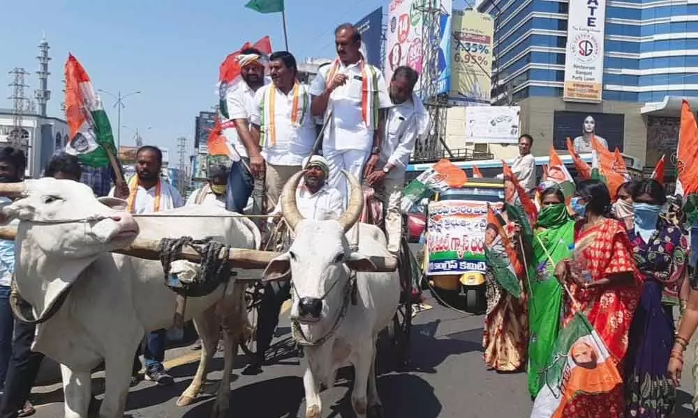 Cong protests fuel price hike by pulling auto with bullock cart