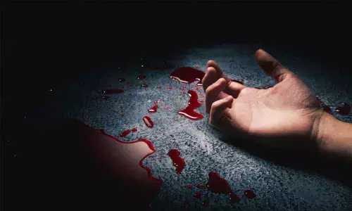 Khammam: Passersby rescue woman from getting killed by husband