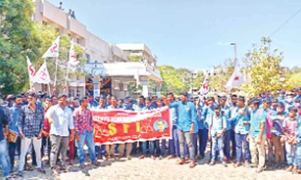 SFI students union leaders staging a protest agasinst privatisation of Visakha Steel Plant, at SV Junior College in Tirupati on Friday