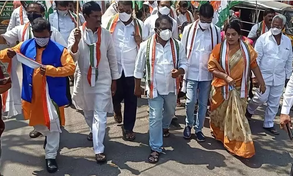 Andhra Pradesh Congress Committee president Sake Sailajanath, among others conducting a rally in Visakhapatnam on Friday