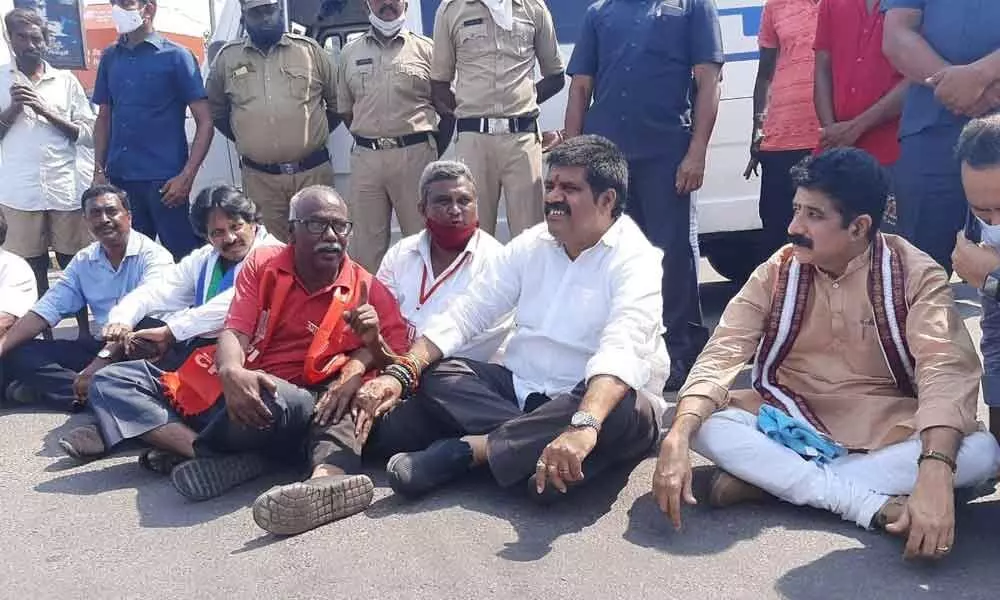 Tourism Minister M Srinivasa Rao, Visakhapatnam MP MVV Satyanarayana and Dharmasri squatted on the road as a part of state-wide bandh on Friday in Visakhapatnam