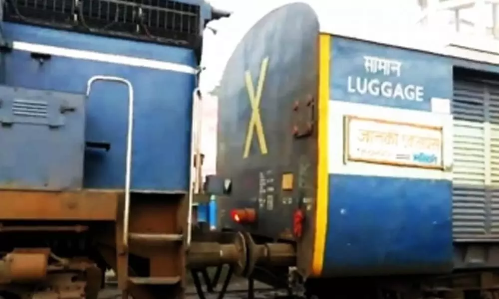 Janki Express collides with earth mover, 1 injured