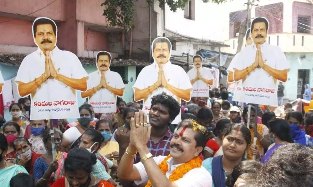 An independent candidate campaigning at Allipuram in Visakhapatnam using cut-outs