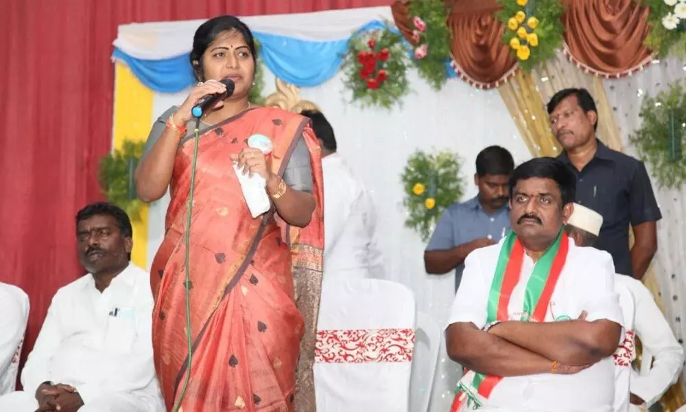 Yuva Telangana Party MLC candidate  Rani Rudrama Reddy addressing the Graduate voters in a meeting held at Bhongir on Saturday