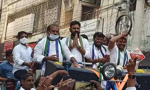 MLA Malladi Vishnu, Ministers Kodali Nani and Vellampalli Srinivas campaigning for the ensuing VMC polls in the 23rd division in Vijayawada on Saturday