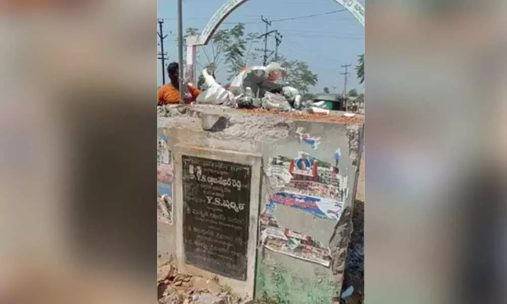 Tension prevailed after unidentified assailants vandalized the statue of former Chief Minister of undivided Andhra Pradesh YS Rajasekhara Reddy in Khammam.