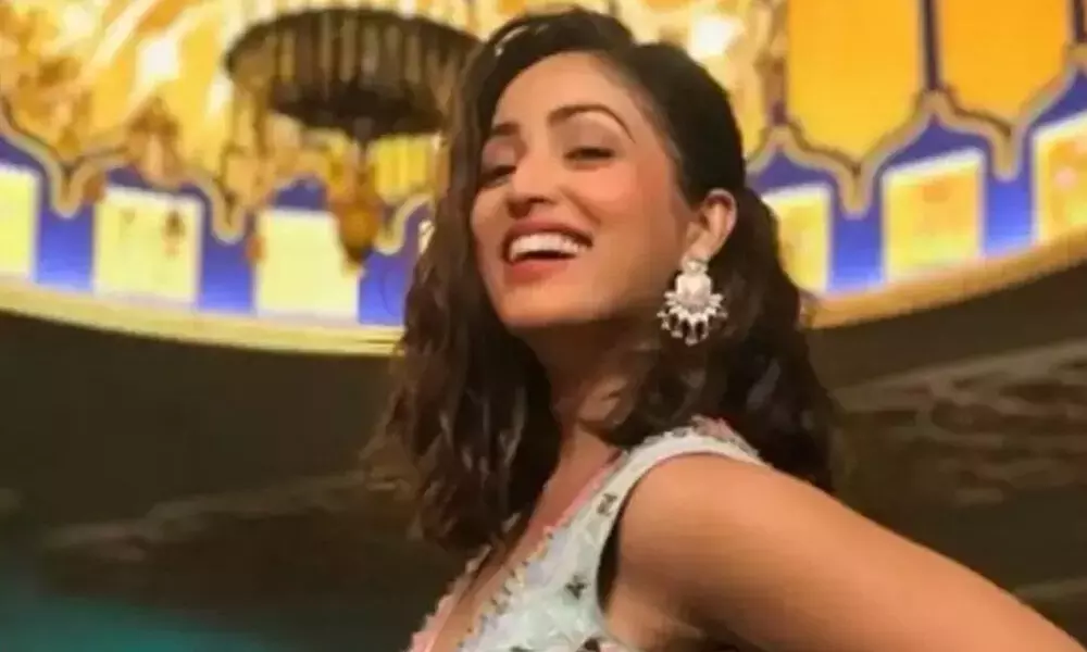 Yami Gautam gives tutorial on how to get clicked for picture