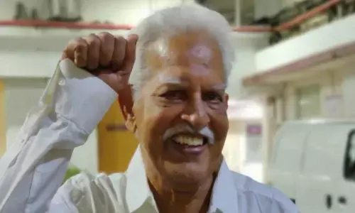 Varavara Rao discharged from hospital in Mumbai