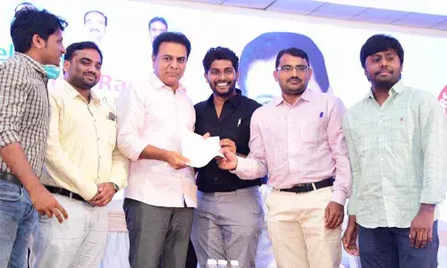 Healthcare Reforms Doctors Association (HRDA)members submitting a representation to K Taraka Ramarao, the Minister of MA&UD &, IT, during a programme at Jalavihar