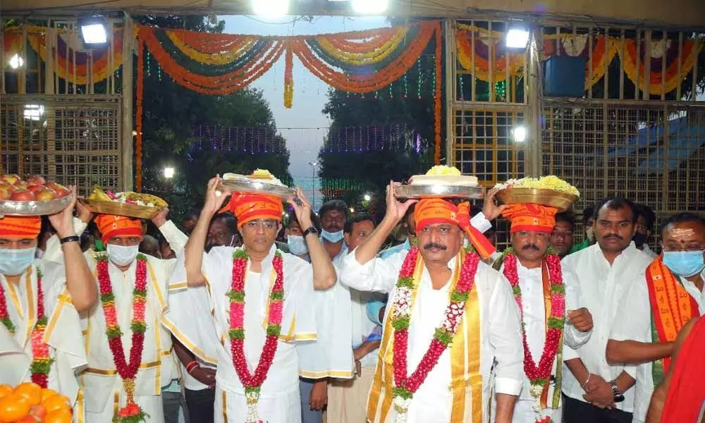 Minister for Finance Buggana Rajendranath Reddy along with Srisailam Legislator Shilpa Chakrapani Reddy presenting silk robes to Swami, Ammavarlu in Srisailam on Monday