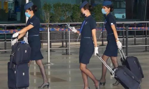 Pilots & cabin crew members will not fly aircraft for 48 hours after receiving COVID vaccination