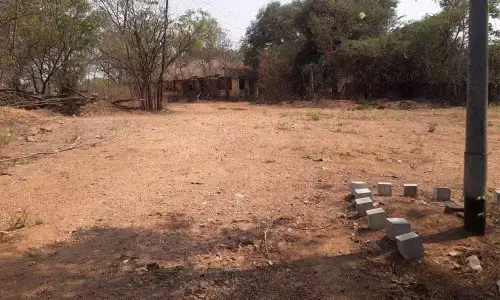 The new market is proposed to come up in 1.2 acres land on the campus of Old R&B Building next to the existing vegetable market at Shamshabad Crossroads