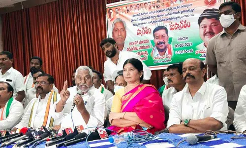 MLC T Jeevan Reddy speaking at a meeting in Hanamkonda on Tuesday