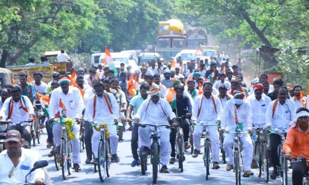CLP leader Mallu Bhatti Vikramaka participating in cycle yatra in Khammam on Wednesday