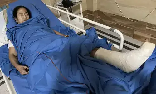 Mamata Banerjee in hospital with plaster cast on her leg