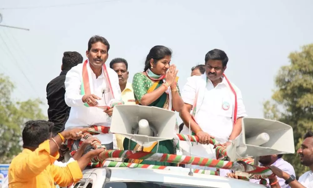 Yuva Telangana Party leader Rani Rudrama greeting people during an election rally in Warangal on Friday