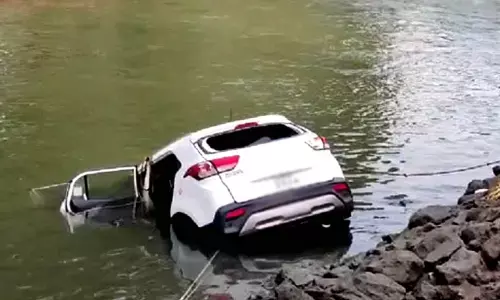 Andhra Pradesh: Two drowned to death after a car plunges in a canal in East Godavari