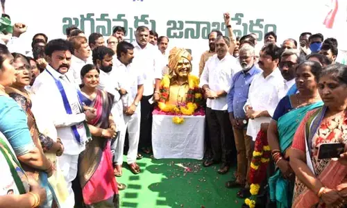 Andhra Pradesh: YSRCP leaders across the state celebrate eleventh anniversary of party