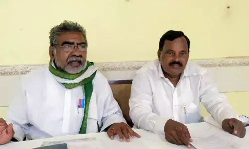 Tobacco Board former members Chunduru Rangarao and Marella Bangaru Babu addressing a press meet in Ongole on Friday