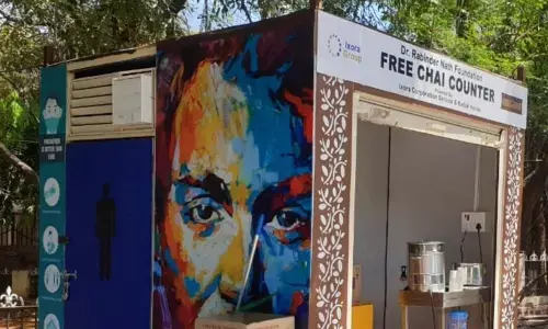 This Loo Café serves free chai & bisket