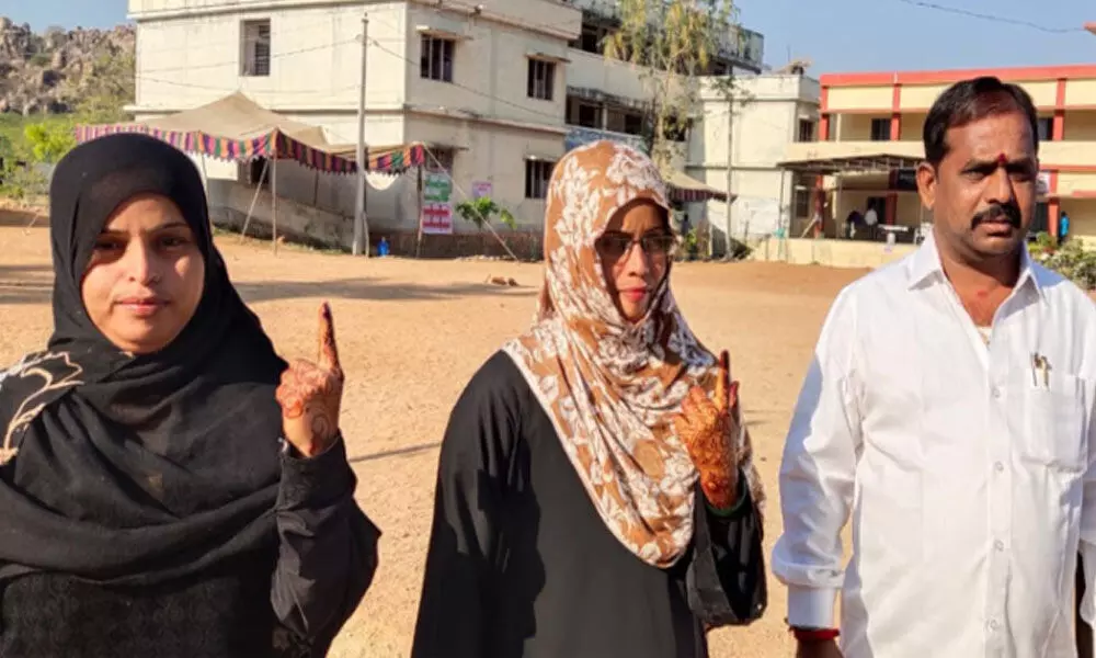 Woman casts her vote hours before marriage in Mahabubnagar