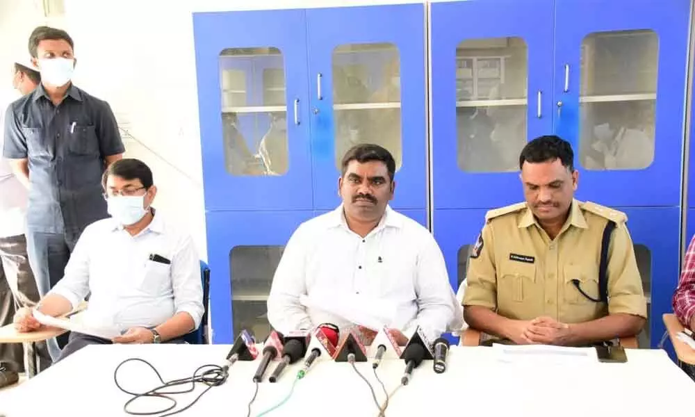 District Collector G Veera Pandiyan along with Superintendent of Police Dr Fakkeerappa Kaginelli addressing media in Kurnool