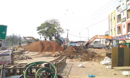 Arterial road closure sparks traffic snarls