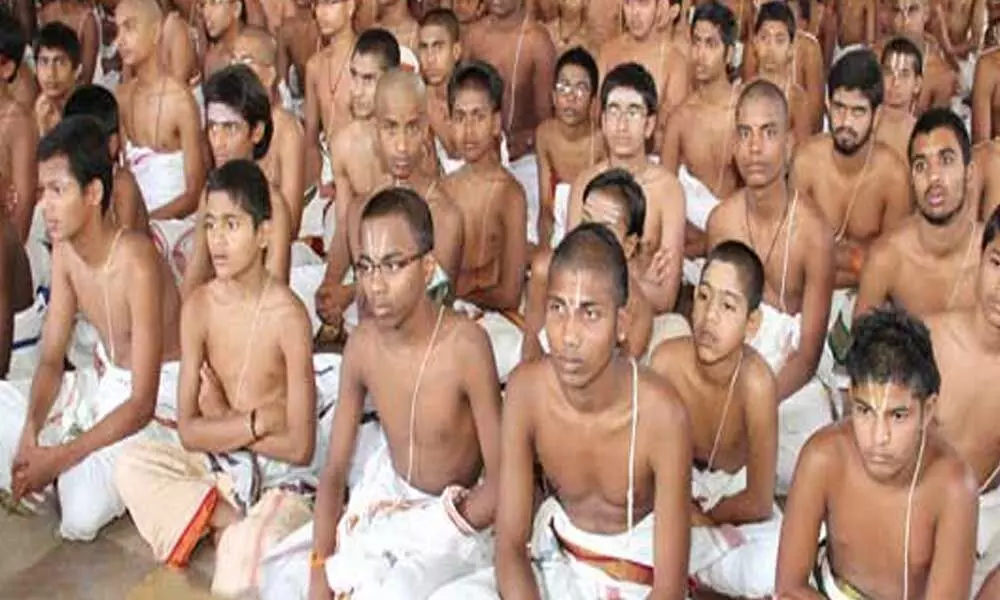 Fresh covid cases scare students to leave Veda Patasala in Tirupati